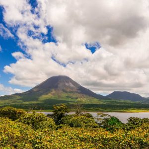 volcan-por-el-lago_optimized